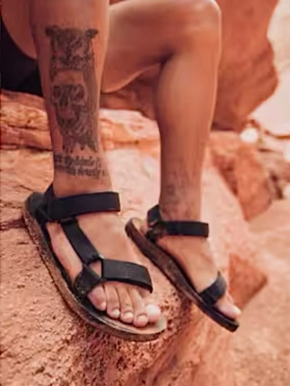 Teva Men’s Universal Sandals Size 9 Solid Black Outdoor Water Utilitarian